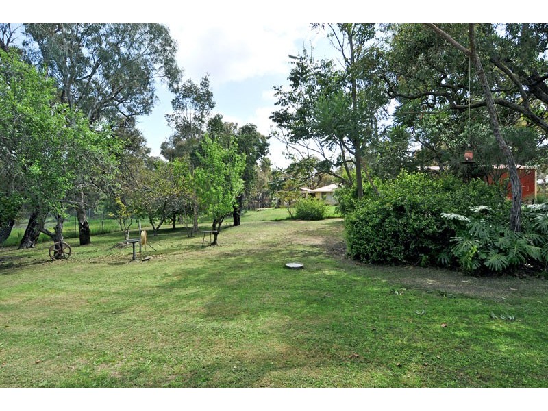 2 LYONS, Waroona WA 6215