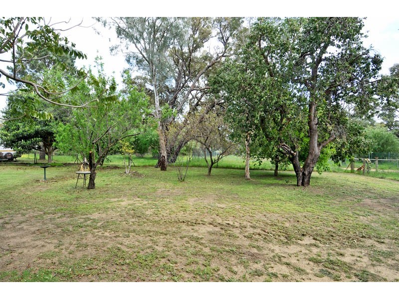 2 LYONS, Waroona WA 6215