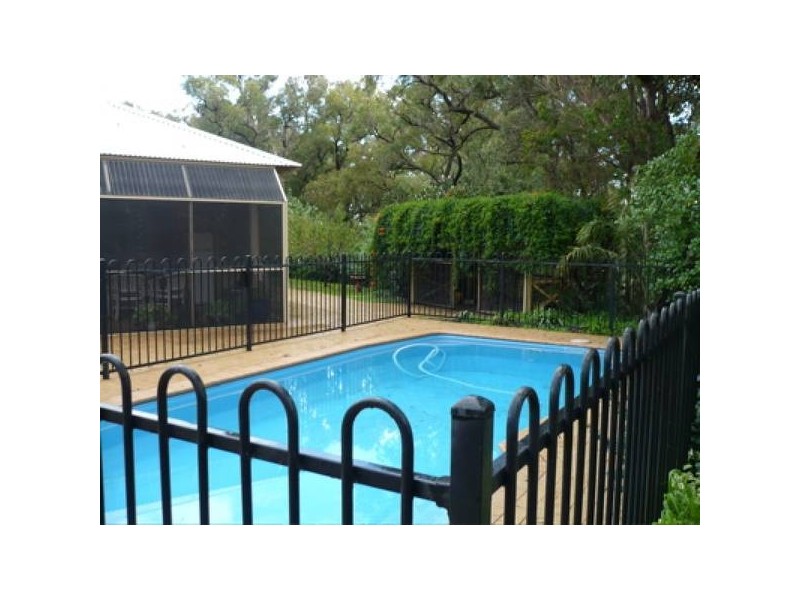 32 RUSSELL DRIVE, Waroona WA 6215