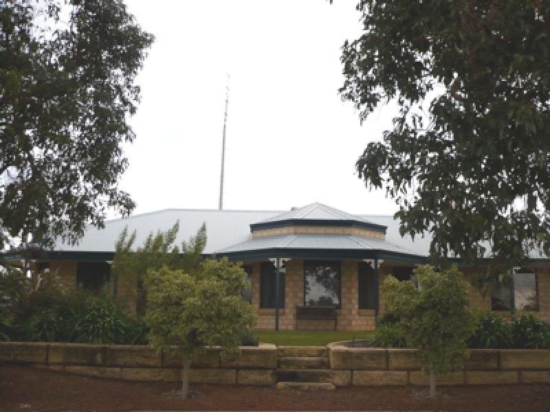 1 Elliott STREET, Waroona WA 6215