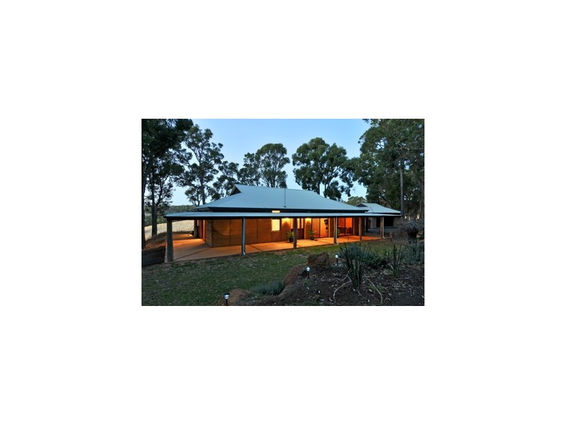 2 Leavy Road, Waroona WA 6215