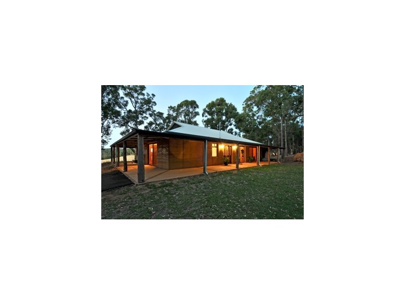 2 Leavy Road, Waroona WA 6215