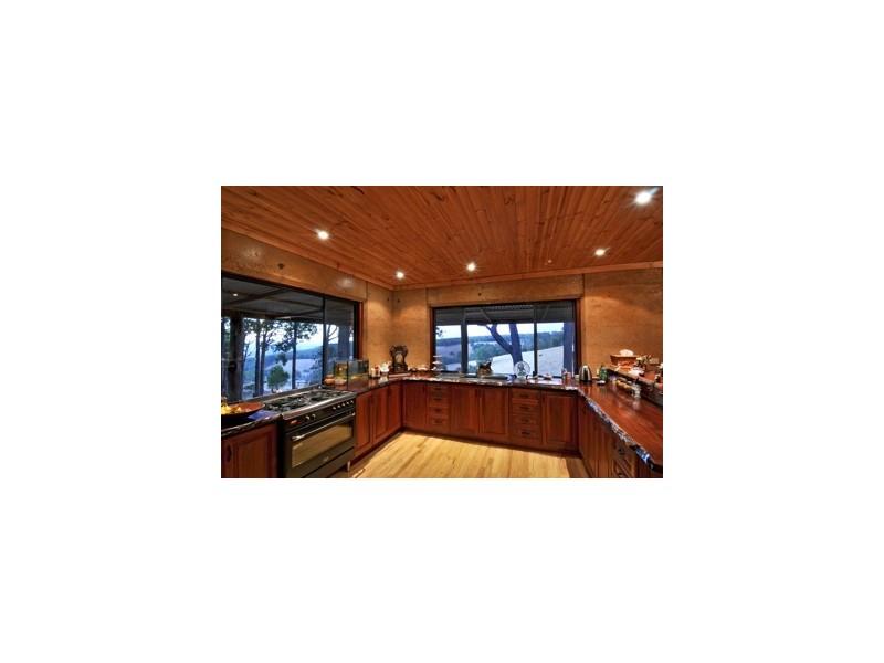 2 Leavy Road, Waroona WA 6215