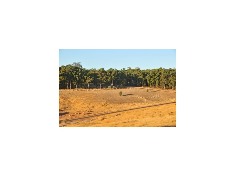 2 Leavy Road, Waroona WA 6215