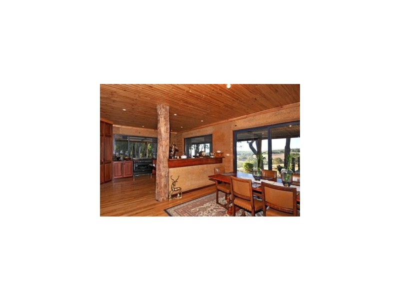 2 Leavy Road, Waroona WA 6215