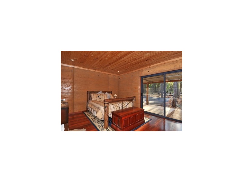 2 Leavy Road, Waroona WA 6215