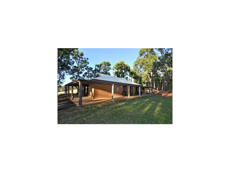2 Leavy Road, Waroona WA 6215
