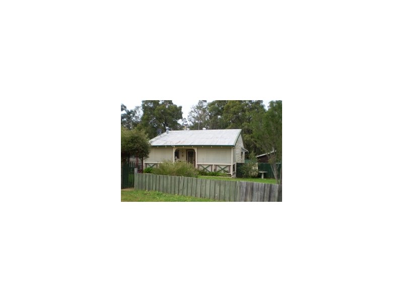 16 Marginata Cres, Dwellingup WA 6213