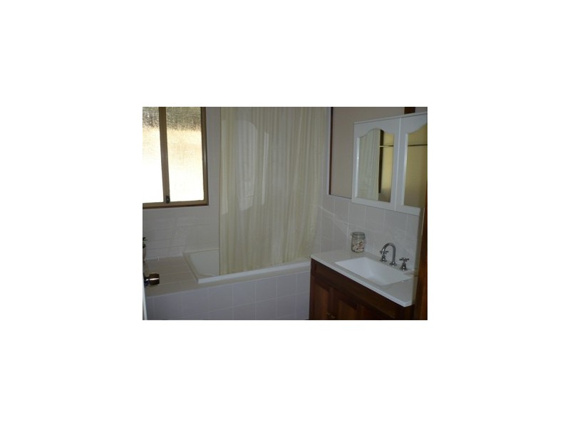 8 Knight Place, Waroona WA 6215