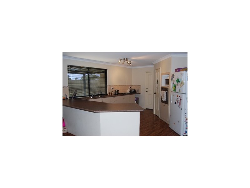 25 Elliott Street, Waroona WA 6215