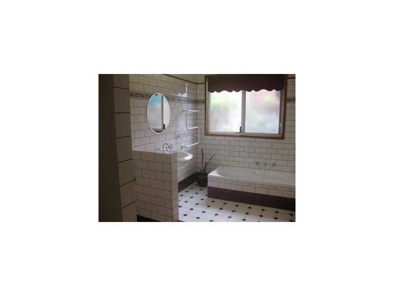 11 Murray Street, Pinjarra WA 6208