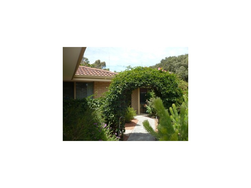 21 B Alexander Drive, Waroona WA 6215
