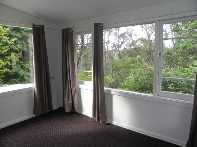 11 Lawson View Parade, Wentworth Falls NSW 2782