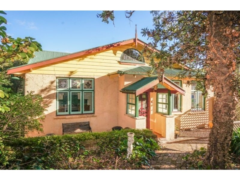 61 Lawson View Pde, Wentworth Falls NSW 2782