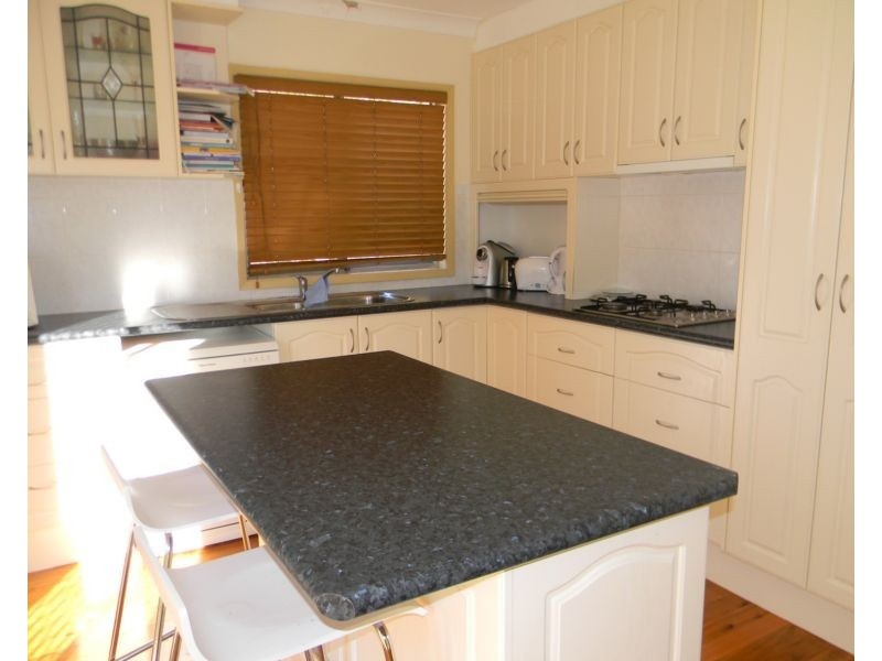 11 Glenfarne Parade, Lawson NSW 2783