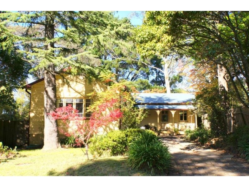 6 Backhouse Street, Wentworth Falls NSW 2782