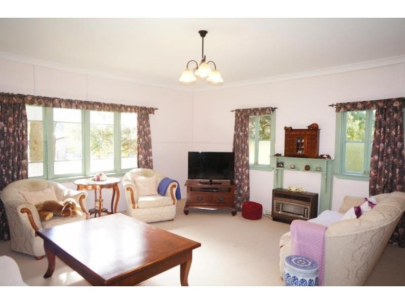 6 Backhouse Street, Wentworth Falls NSW 2782