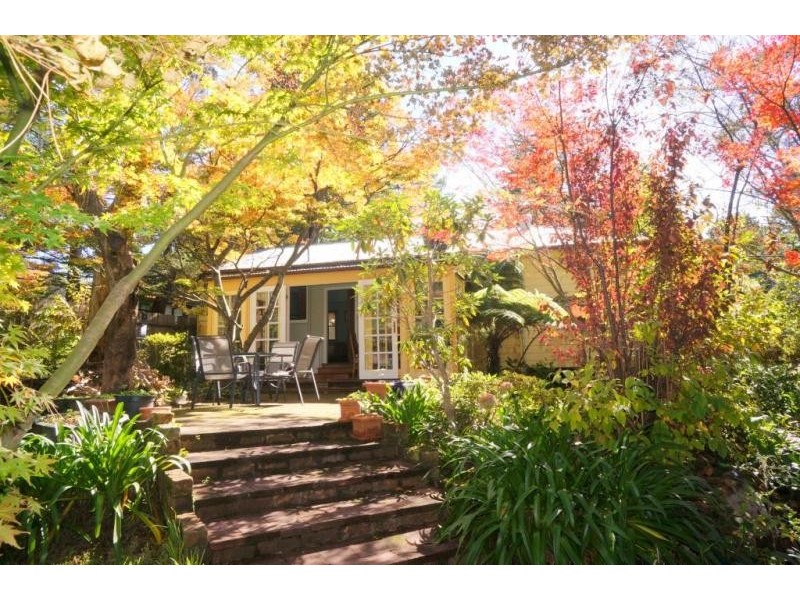 6 Backhouse Street, Wentworth Falls NSW 2782