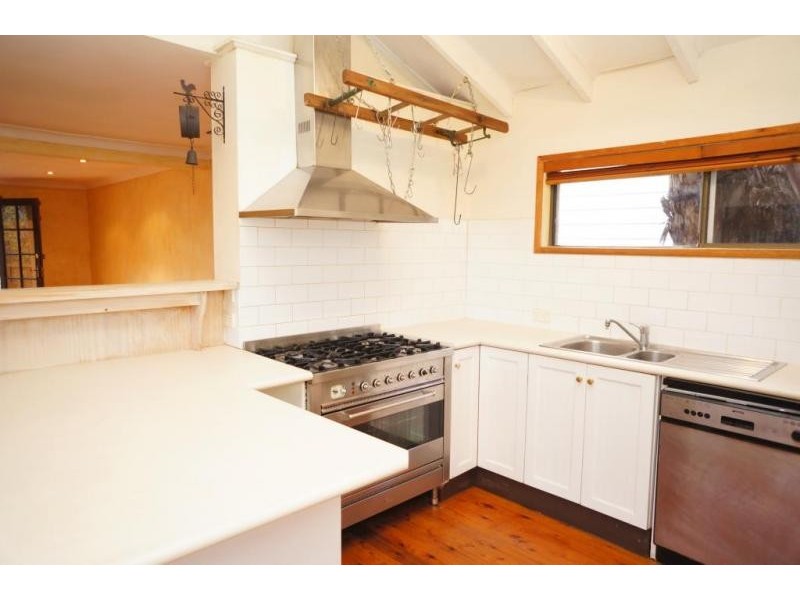 4 Waratah Road, Wentworth Falls NSW 2782