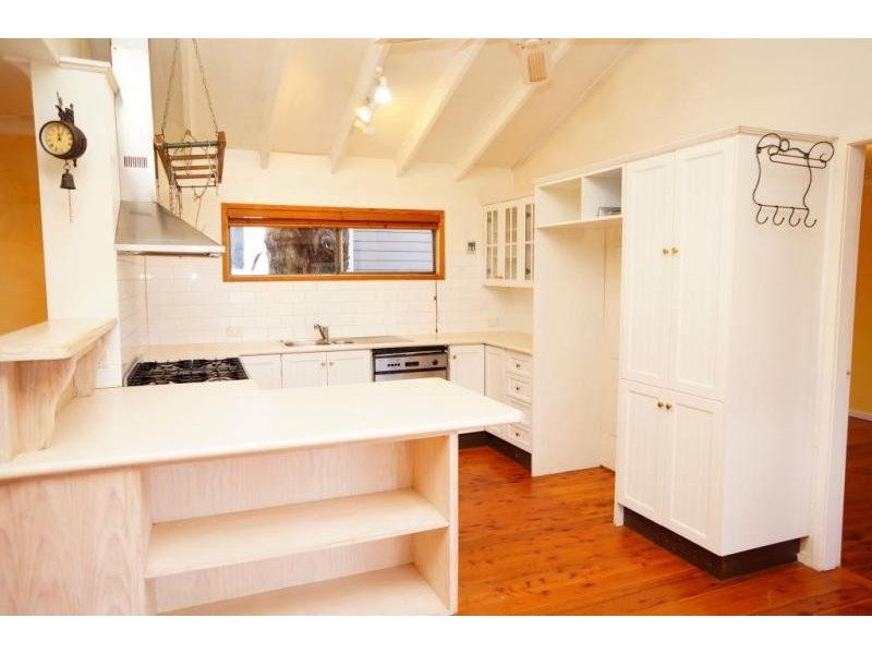 4 Waratah Road, Wentworth Falls NSW 2782