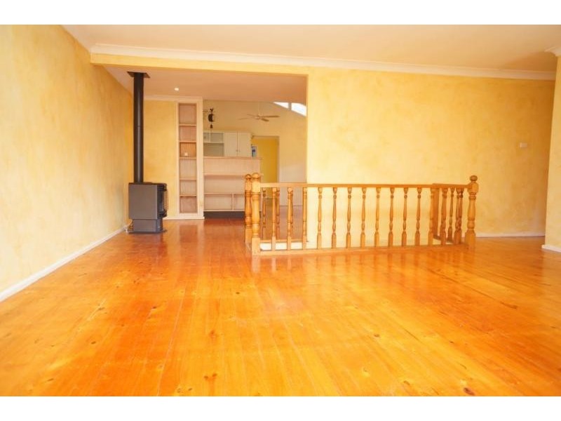 4 Waratah Road, Wentworth Falls NSW 2782