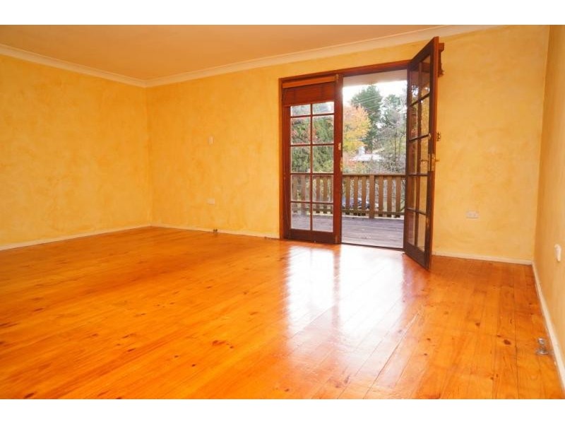 4 Waratah Road, Wentworth Falls NSW 2782