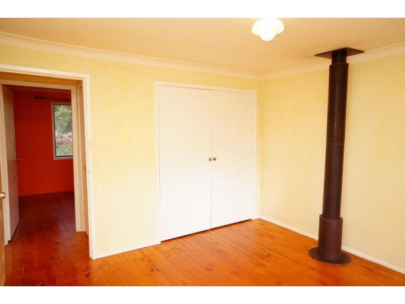 4 Waratah Road, Wentworth Falls NSW 2782