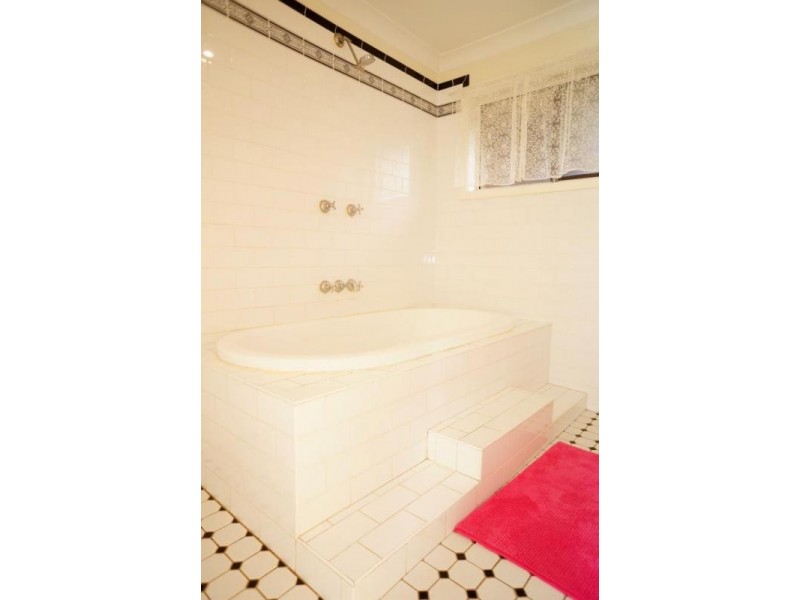 4 Waratah Road, Wentworth Falls NSW 2782