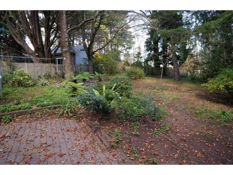 4 Waratah Road, Wentworth Falls NSW 2782