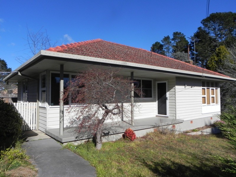 2 Page Avenue, Wentworth Falls NSW 2782