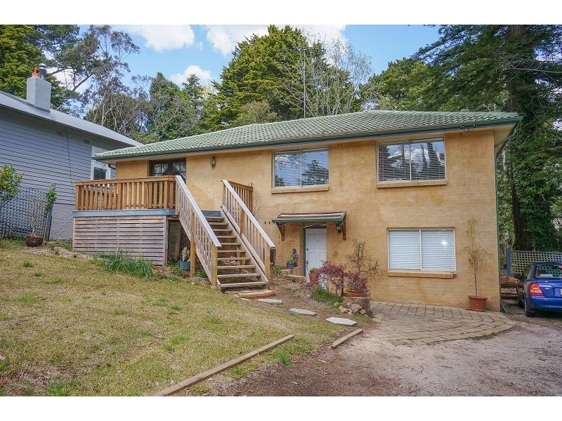 4 Waratah Road, Wentworth Falls NSW 2782