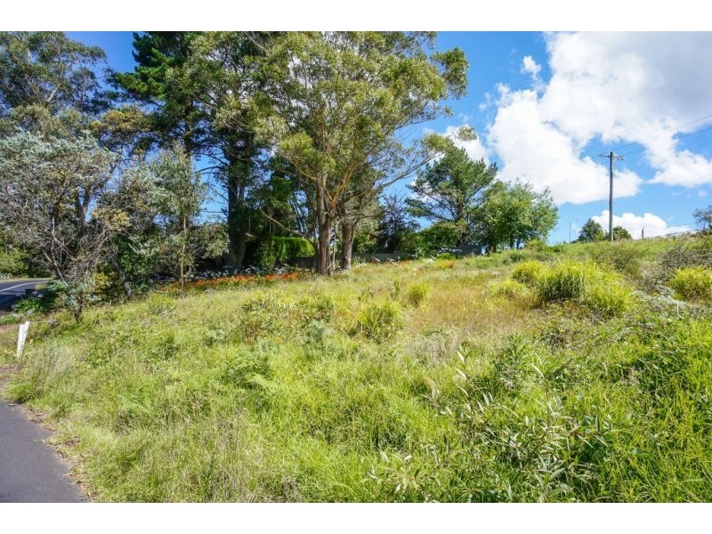 18 Railway Parade, Wentworth Falls NSW 2782