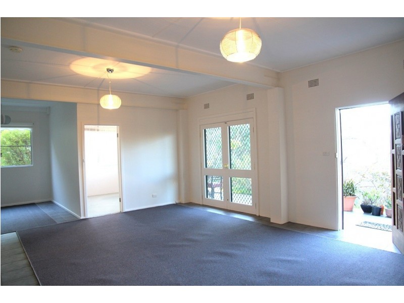 10 Angel Street, Wentworth Falls NSW 2782