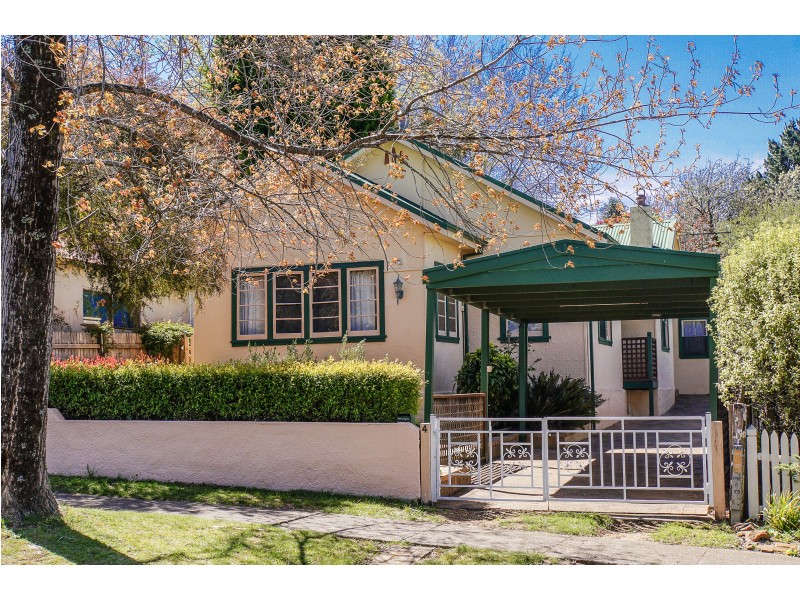 4 Kurrawan Road, Katoomba NSW 2780