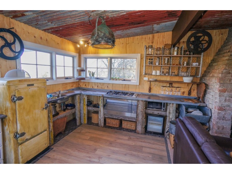 1785 Jenolan Caves Road, Hampton NSW 2790