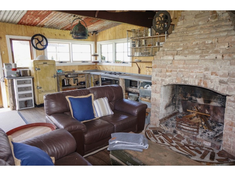 1785 Jenolan Caves Road, Hampton NSW 2790