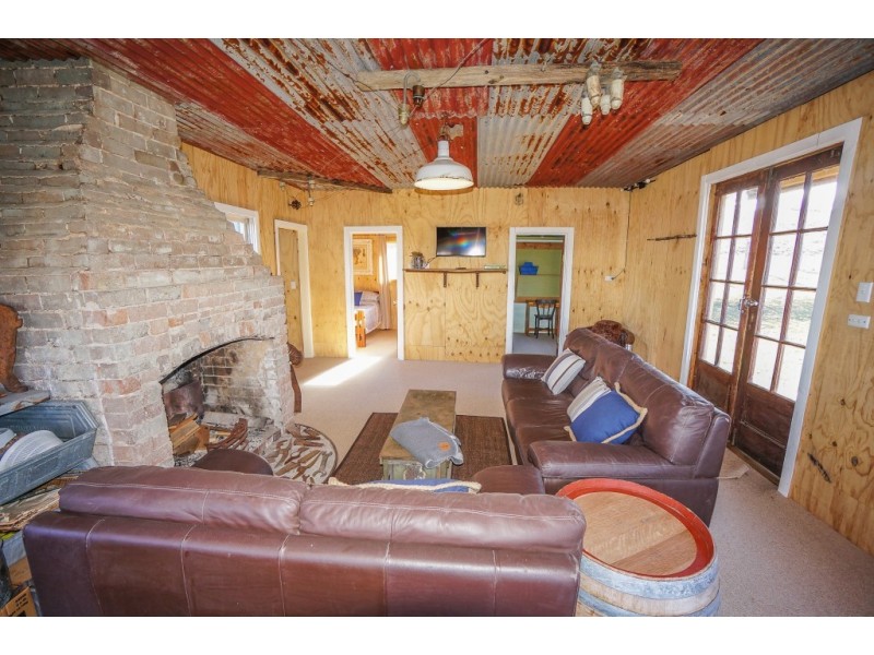 1785 Jenolan Caves Road, Hampton NSW 2790