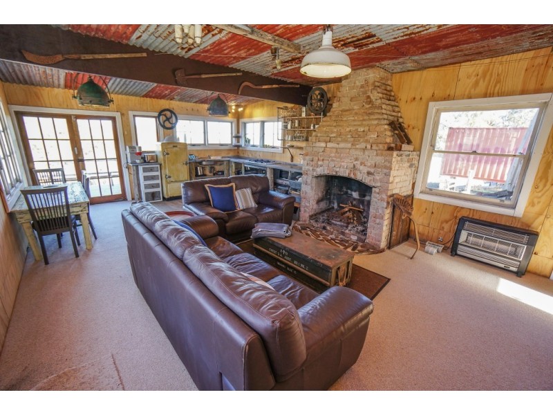 1785 Jenolan Caves Road, Hampton NSW 2790