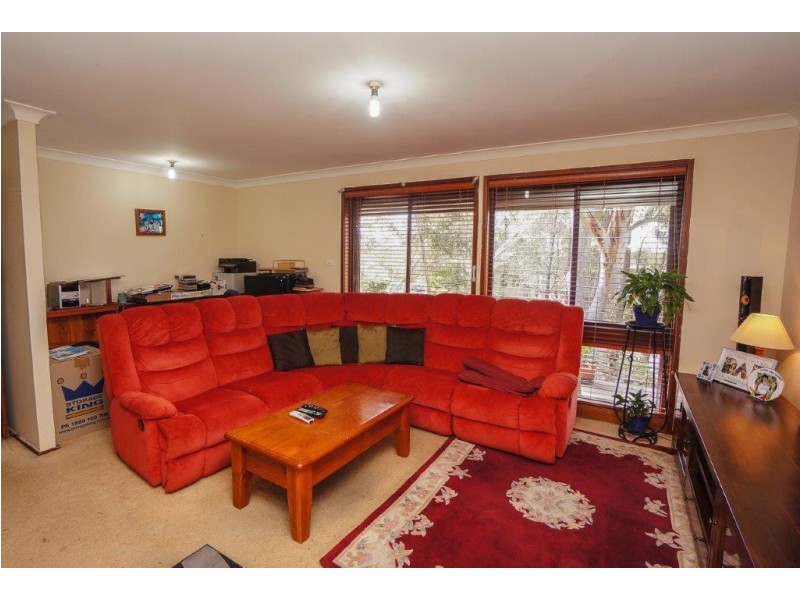 8 Lysiana Road, Woodford NSW 2778