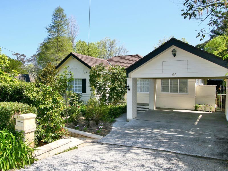 96 Bannockburn Rd, Pymble NSW 2073