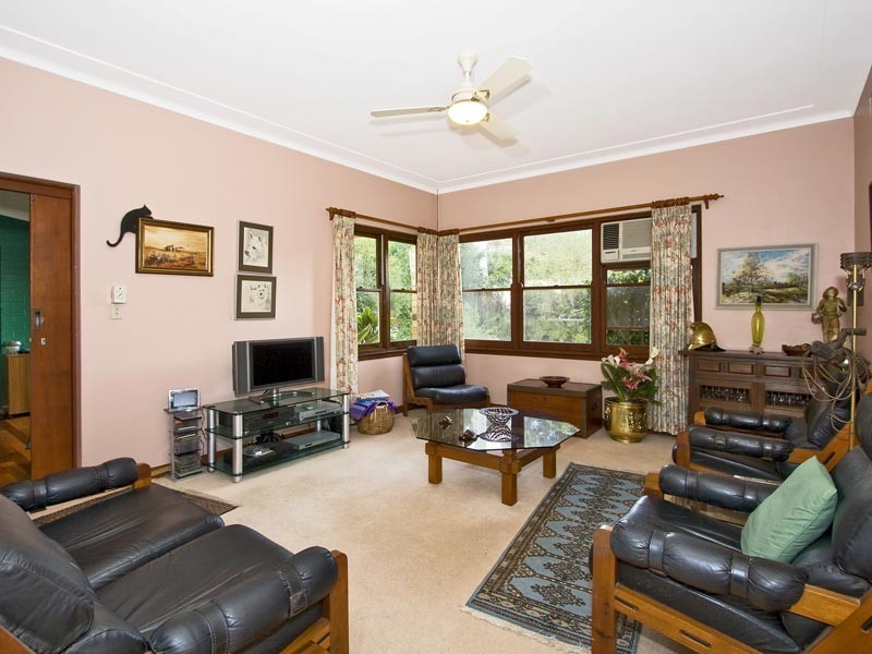 10 Yalleroi Avenue, West Pymble NSW 2073