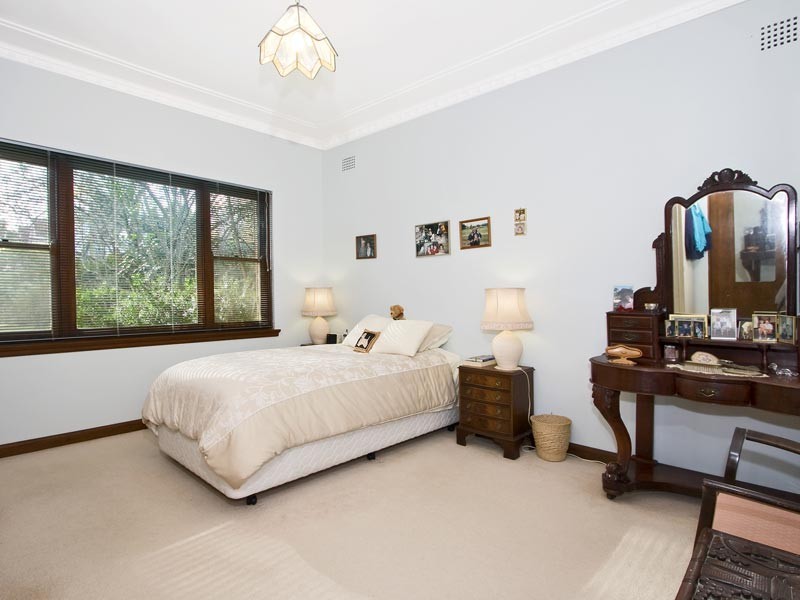 10 Yalleroi Avenue, West Pymble NSW 2073