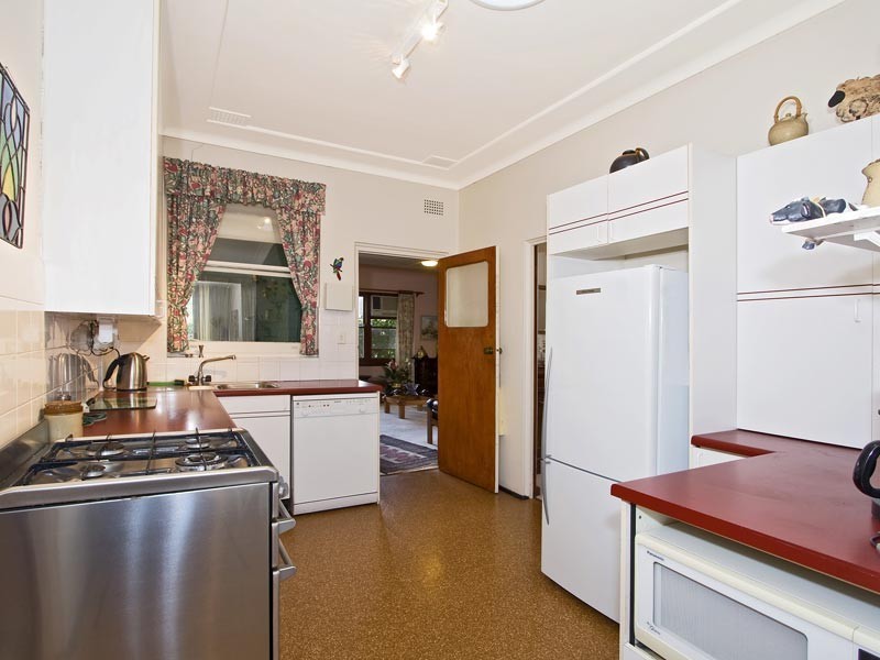 10 Yalleroi Avenue, West Pymble NSW 2073