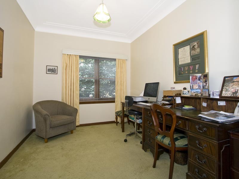 10 Yalleroi Avenue, West Pymble NSW 2073