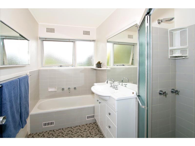 24 Parkinson Ave, Turramurra NSW 2074