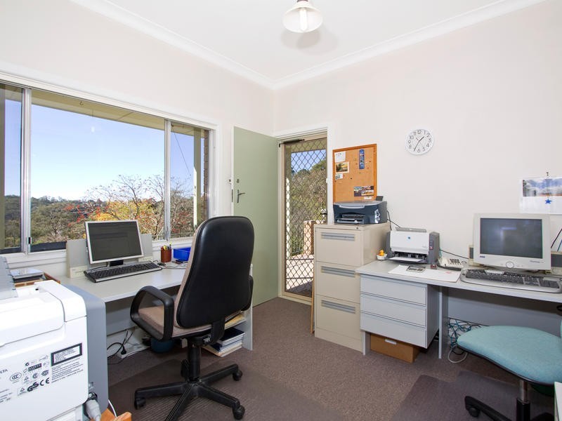 4 Northumberland Avenue, Mount Colah NSW 2079