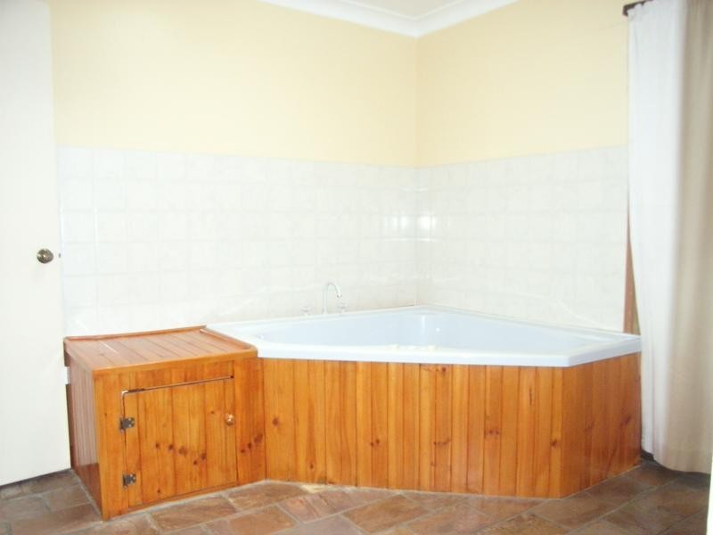 4 Woolein Crescent, Biloela QLD 4715
