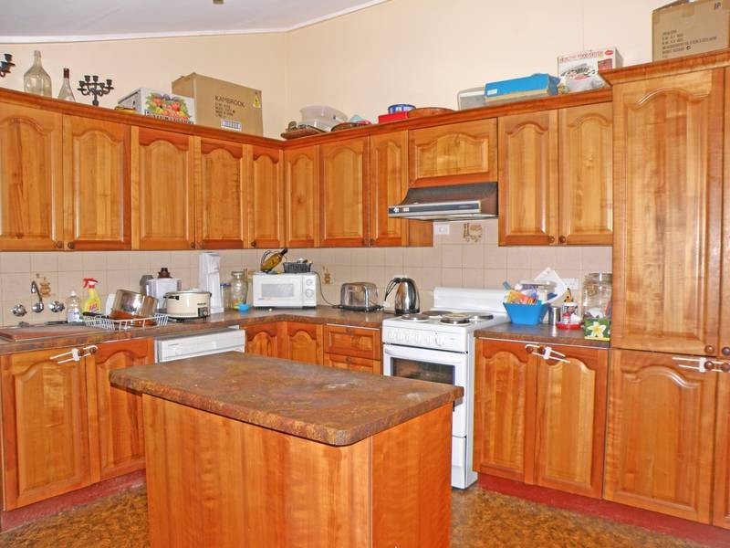 27 Kroombit Street, Biloela QLD 4715