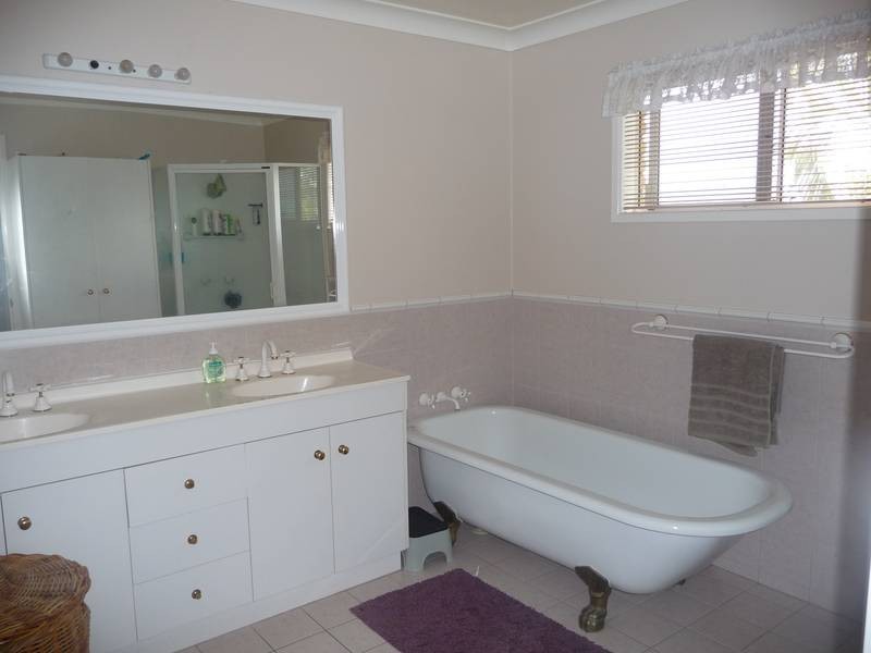 17 Paroz Crescent, Biloela QLD 4715