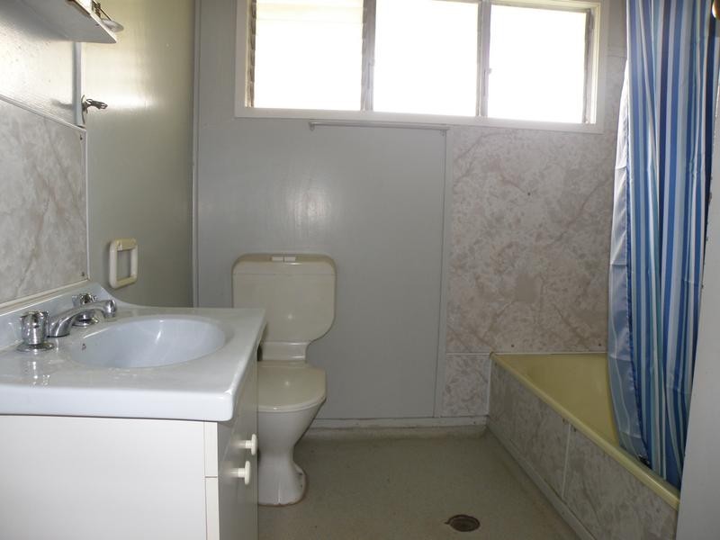 131 Kroombit Street, Biloela QLD 4715